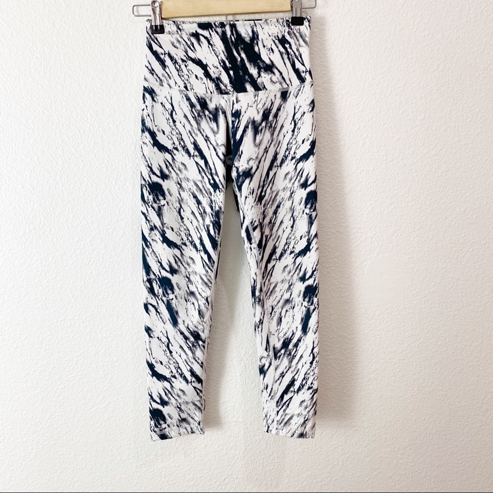 DYI- Black & White Marble High Waist Crops Size SM